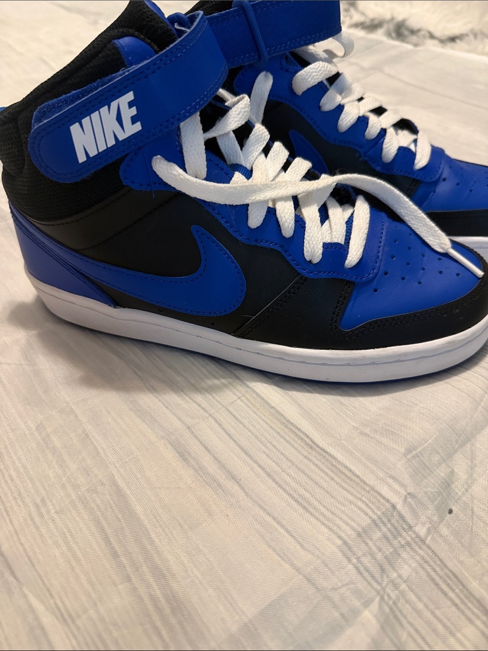 Nike Mid-Top Sneakers in Black, Blue and White